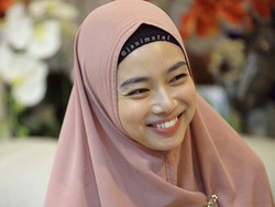 Gaya Ratu Wushu Lindswell Kwok Berhijab Syari, Teduh Pakai Warna Pastel