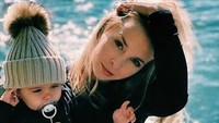 Playmaker Juventus Miralem Pjanic bisa dibilang lengkap hidupnya. Jawara bersama Juventus, Pjanic juga punya istri yang cantik yakni Josepha dan anak yang lucu. Foto: instagram