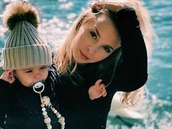 Playmaker Juventus Miralem Pjanic bisa dibilang lengkap hidupnya. Jawara bersama Juventus, Pjanic juga punya istri yang cantik yakni Josepha dan anak yang lucu. Foto: instagram