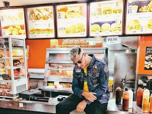 Tak Bisa Lepas dari Kopi dan Soft Drink, DJ Snake Hobi Ngemil di Minimarket Tak Bisa Lepas dari Kopi dan Soft Drink, DJ Snake Hobi Ngemil di Minimarket