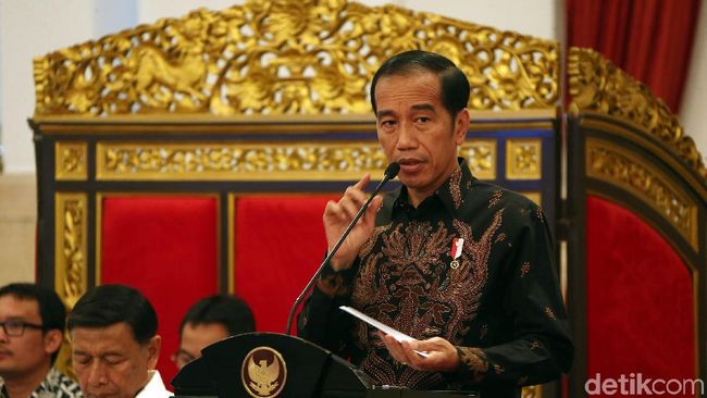 Berita Jokowi Minta Pekerja Trans Papua Selalu Didampingi Aparat Keamanan Jumat 19 April 2024