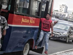 Hore! Sopir Taksi hingga Kernet Bus Dapat Rp 600.000/Bulan