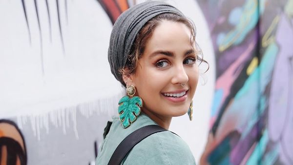 Mengaku Bukan Lagi Hijabers, Begini Gaya Blogger Cantik Ascia Akf Sekarang