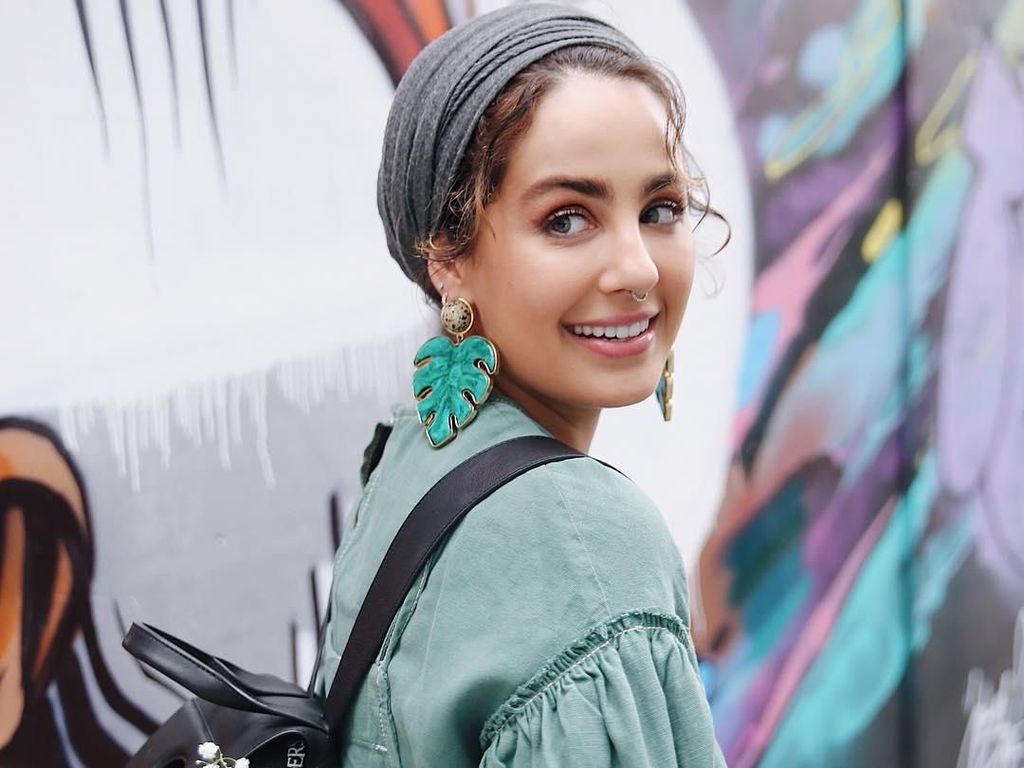 Mengaku Bukan Lagi Hijabers, Begini Gaya Blogger Cantik Ascia Akf Sekarang