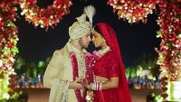 Cantiknya Priyanka Chopra Pakai Gaun Hingga Sari di Hari Pernikahan