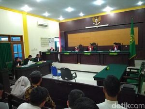 Sidang Perdana, Terdakwa Kades yang Kampanyekan Sandiaga Tak Hadir Sidang Perdana, Terdakwa Kades yang Kampanyekan Sandiaga Tak Hadir