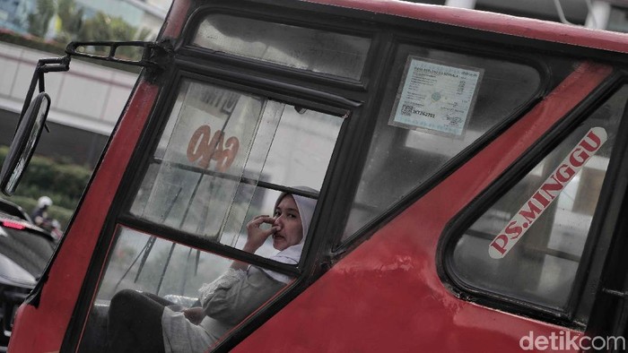 Asap kendaraan bermotor termasuk penyumbang utama polusi udara di Jakarta (Foto: Pradita Utama)