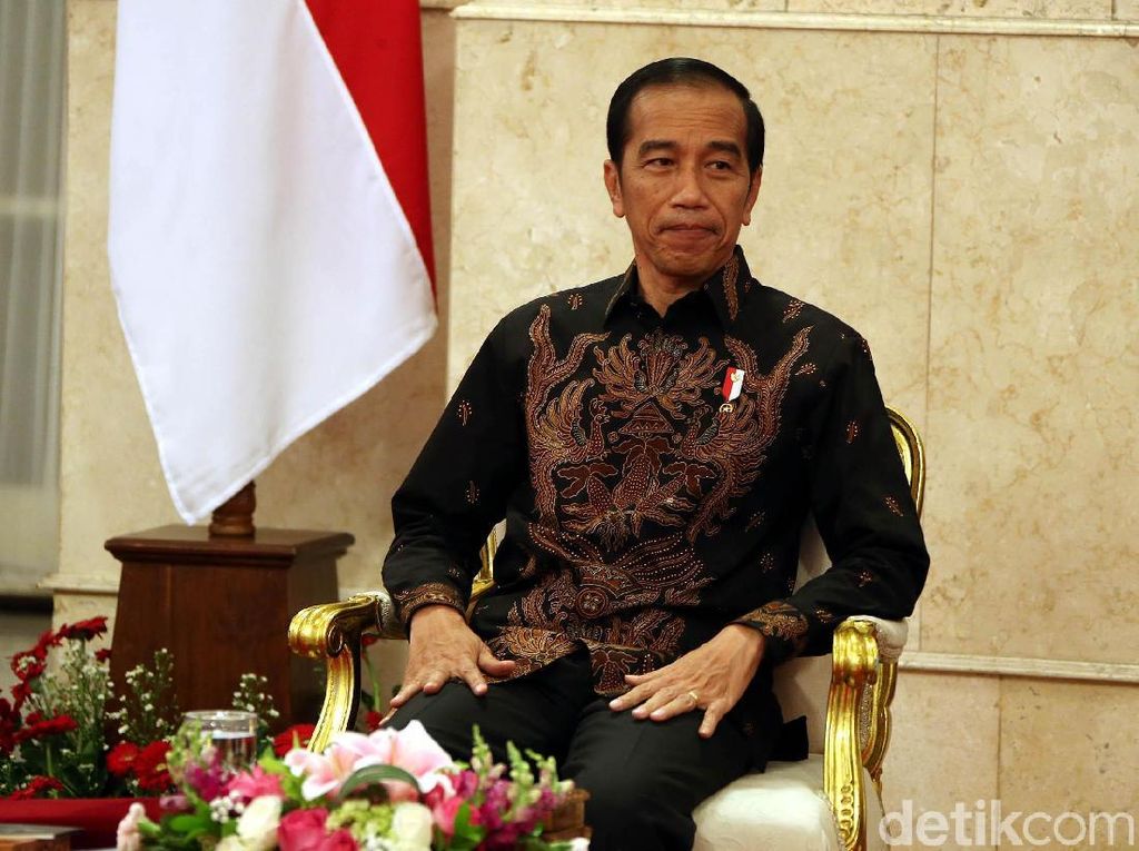 Cerita Jokowi Saling Sapa Bro dengan Emir UEA dan Qatar Cerita Jokowi Saling Sapa Bro dengan Emir UEA dan Qatar