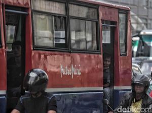 Viral Video Metromini Adang TransJakarta, Hidup Segan Mati Tak Mau Viral Video Metromini Adang TransJakarta, Hidup Segan Mati Tak Mau