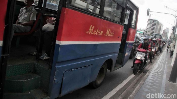Metromini Hidup Segan Mati Tak Mau Foto: Pradita Utama Metromini Hidup Segan Mati Tak Mau Foto: Pradita Utama