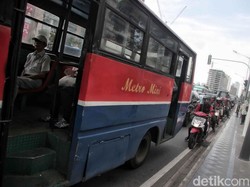 Senjakala Metromini, Hidup Segan Mati Tak Mau