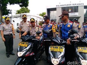 130 Motor Dibagikan untuk Bhabinkamtibmas di Surabaya