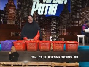 Viral! Ibu Penjual Gorengan dengan Teriak-teriak