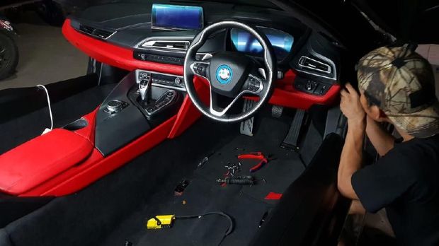 Interior BMW i8 Atta Halilintar