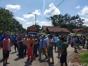 Buntut Penghadangan Warga, Kapolres Jember Amankan 4 WN China Buntut Penghadangan Warga, Kapolres Jember Amankan 4 WN China