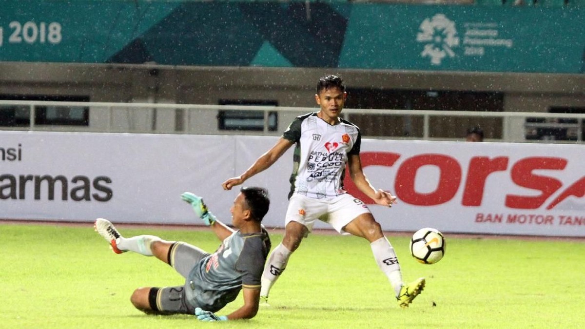 Dimas Drajad saat tampil di Liga 1 musim lalu. (ANTARA FOTO/Yulius Satria Wijaya)