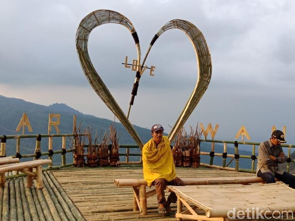 Wahai Traveler, Inilah Bukit Seribu Selfie di Probolinggo! Wahai Traveler, Inilah Bukit Seribu Selfie di Probolinggo!