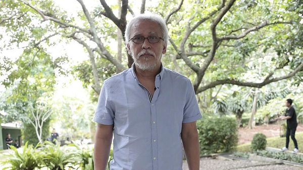 5 Rumah Artis dengan Makam di Pekarangannya