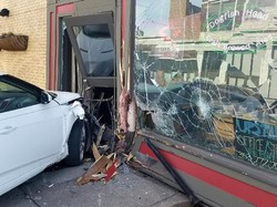 Dianggap Tak Beruntung, Restoran Ini Ditabrak 3 Mobil dalam Setahun