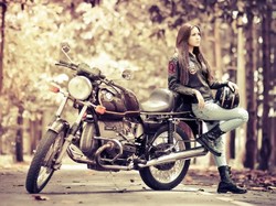 Ternyata Cewek Kini Lebih Sayang Motor Daripada Cowok