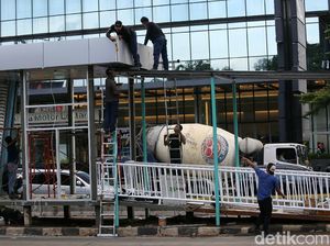 Halte TransJ Tosari Dibongkar, Anies Siapkan Pelican Crossing