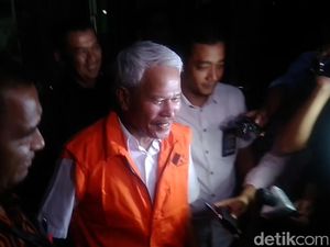 KPK Tahan 2 Tersangka Proyek Jalan Bengkalis