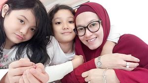 7 Momen Bahagia Lyra Virna Bersama Buah Hati