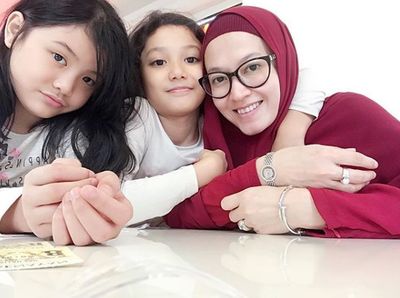 7 Momen Bahagia Lyra Virna Bersama Buah Hati