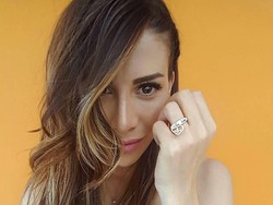 Enza de Cristofaro adalah pasangan dari bek Inter, Danilo DAmbrosio, yang turut memanaskan barisan WAGs di derby dItalia. Foto: instagram