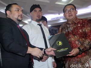 Fadli Zon: Ucapan Idiot Ahmad Dhani dan Sontoloyo Sama, Bukan Pidana Fadli Zon: Ucapan Idiot Ahmad Dhani dan Sontoloyo Sama, Bukan Pidana