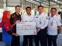 Penerima Kartu Pekerja Bisa Naik TransJakarta Gratis