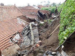Longsor Terjang Rumah Warga di Lereng Merapi