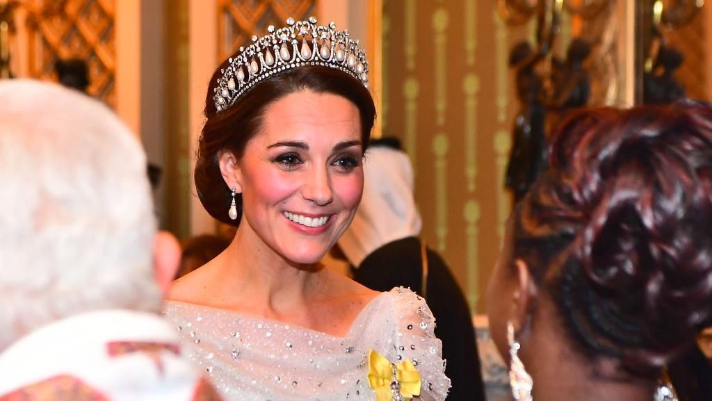 Tak Ada Hubungan Darah, 8 Pasang Selebriti Ini Miripnya Seperti Kembar Tak Ada Hubungan Darah, 8 Pasang Selebriti Ini Miripnya Seperti Kembar