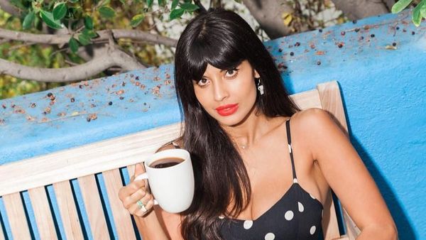 Manisnya Aktris Keturunan India, Jameela Jamil Saat Kulineran