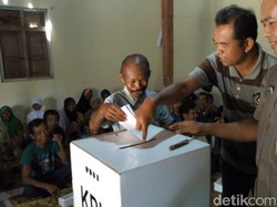 Seriusnya Para Tunagrahita Ikut Simulasi Nyoblos