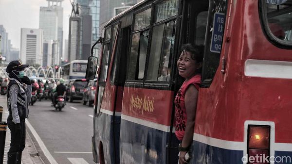 Potret Senjakala Metromini