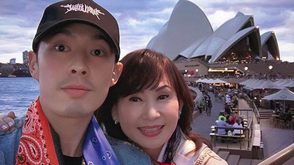 8 Foto Kompak Pemain Meteor Garden, Vannes Wu dengan Ibunda