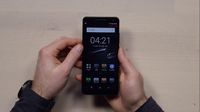 Si Penjiplak iPhone Bikin Ponsel yang Punya Proyektor
