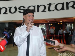 Video: Dhani Usul PSSI Naturalisasi Pemain 40 Tahun Dijodohkan Wanita RI Video: Dhani Usul PSSI Naturalisasi Pemain 40 Tahun Dijodohkan Wanita RI