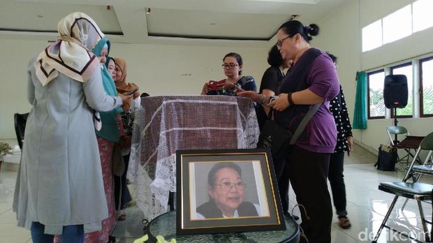 Mengenang NH Dini, Legenda Sastrawan Feminis Indonesia