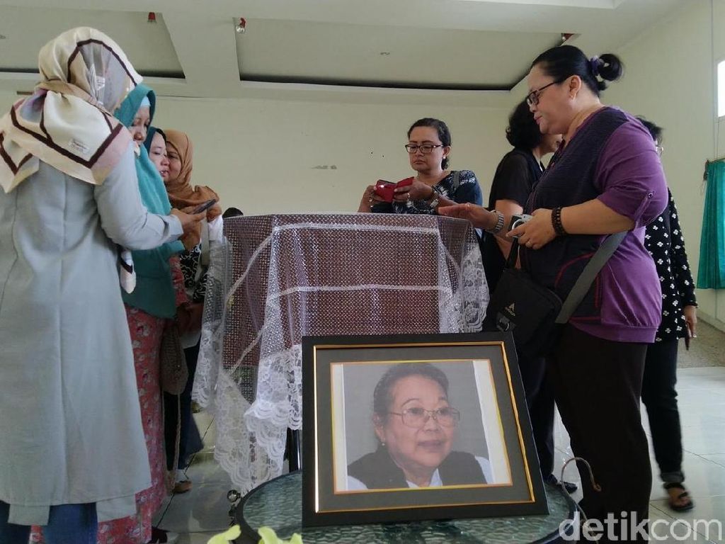 Nh Dini Pilih Jual Aset dan Tinggal di Wisma Nh Dini Pilih Jual Aset dan Tinggal di Wisma
