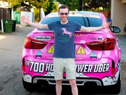 Demi Cari Calon Istri, Supir Taksi Online Ini Hias Mobil Serba Hello Kitty