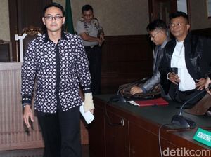 Zumi Zola Jalani Orientasi Sebelum Huni Sel Lapas Sukamiskin Zumi Zola Jalani Orientasi Sebelum Huni Sel Lapas Sukamiskin