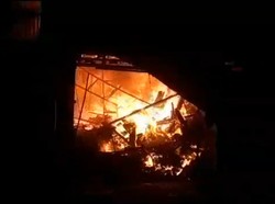 Video: Toko Alat Listrik di Kediri Terbakar Hebat!