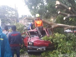 BNPB: Puting Beliung Bogor Terjang 4 Kelurahan, 50 Rumah Rusak
