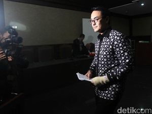 Hakim Tanya ke Zumi Zola: Rahima Itu Siapa? Kok Berani Sekali Minta Proyek Hakim Tanya ke Zumi Zola: Rahima Itu Siapa? Kok Berani Sekali Minta Proyek