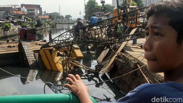 Begini Kondisi Crane yang Jatuh di Kemayoran