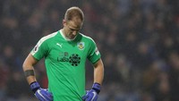 Joe Hart tertunduk lesu usai timnya dibekuk Liverpool. REUTERS/Scott Heppell.