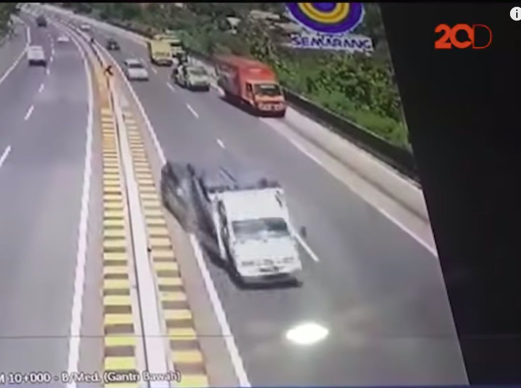 Soal Kecelakaan Nh Dini, Kok Truk Jalan di Jalur Kanan? Soal Kecelakaan Nh Dini, Kok Truk Jalan di Jalur Kanan?