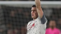 James Milner menyamakan kedudukan dengan tendangan kaki kanannya. REUTERS/Scott Heppell.